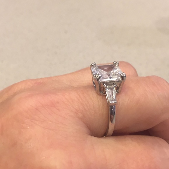 Silver Tone Fashion Ring Size 5. NWOT - Picture 5 of 7